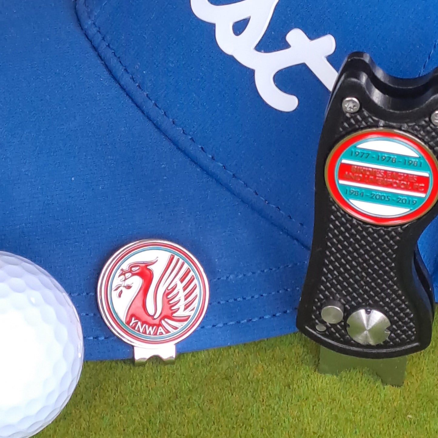 Liverpool - Pitch Mark Repair Tool, Cap Clip and 2 Metal Ball Markers