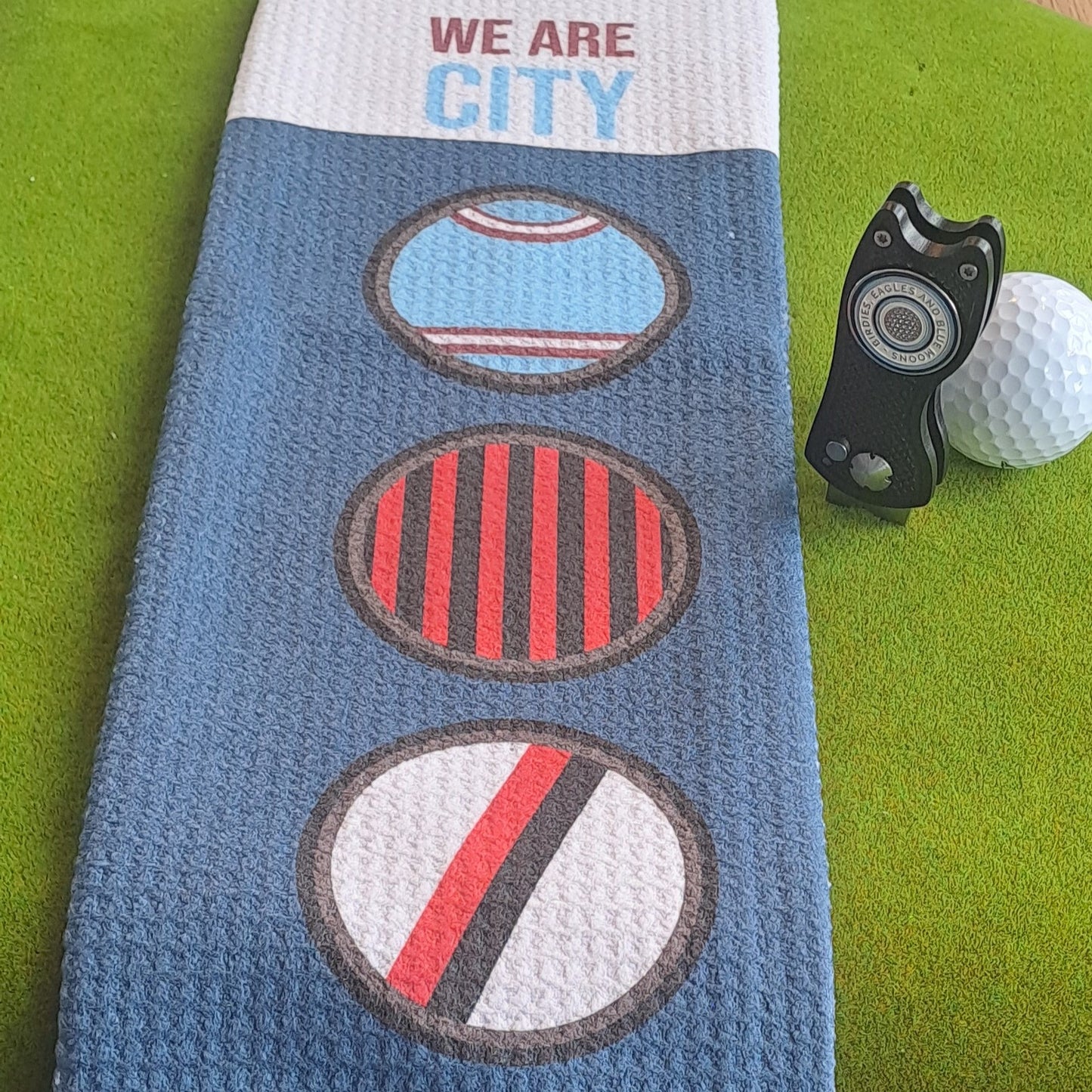 Manchester City - Towel, Pitch Mark Tool and Metal Ball Marker