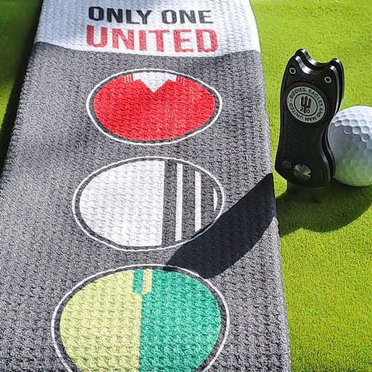 Manchester United - Towel, Pitch Mark Tool and Metal Ball Marker