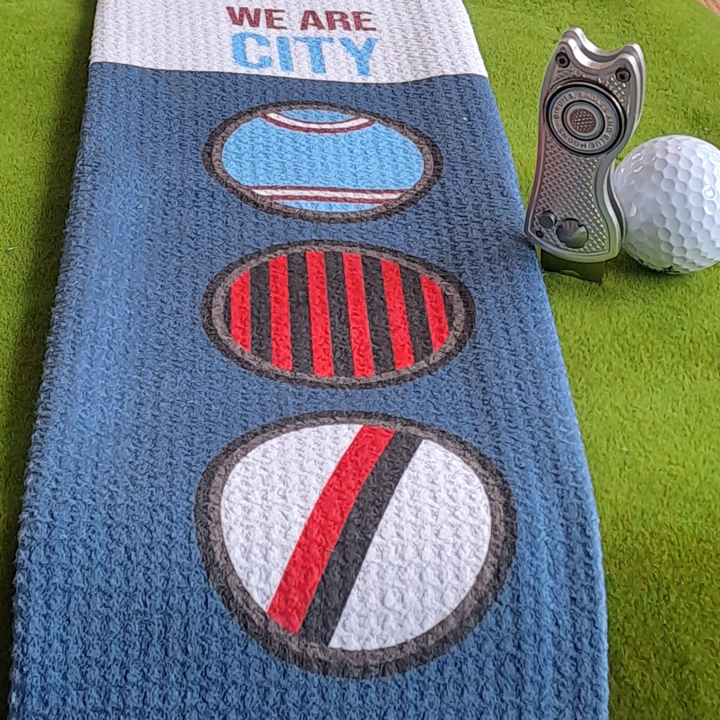 Manchester City - Towel, Pitch Mark Tool and Metal Ball Marker