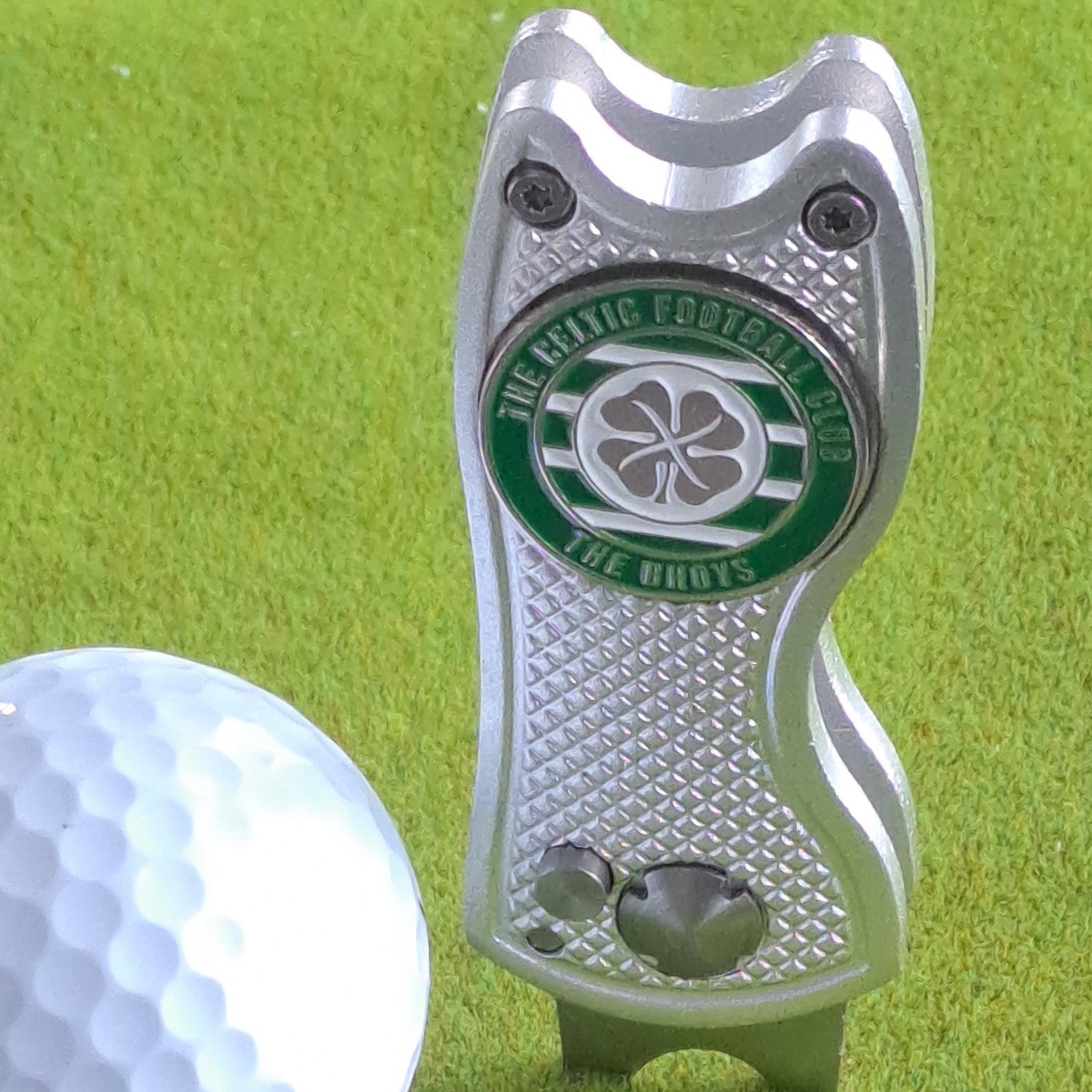 Celtic - Pitch Mark Repair Tool, Cap Clip and 2 Metal Ball Markers