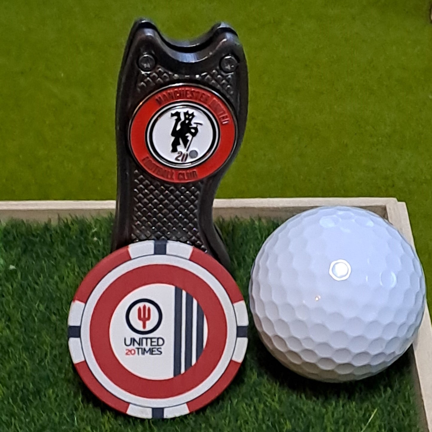 Manchester United Golf Ball Marker with Pitch Mark Repair Tool