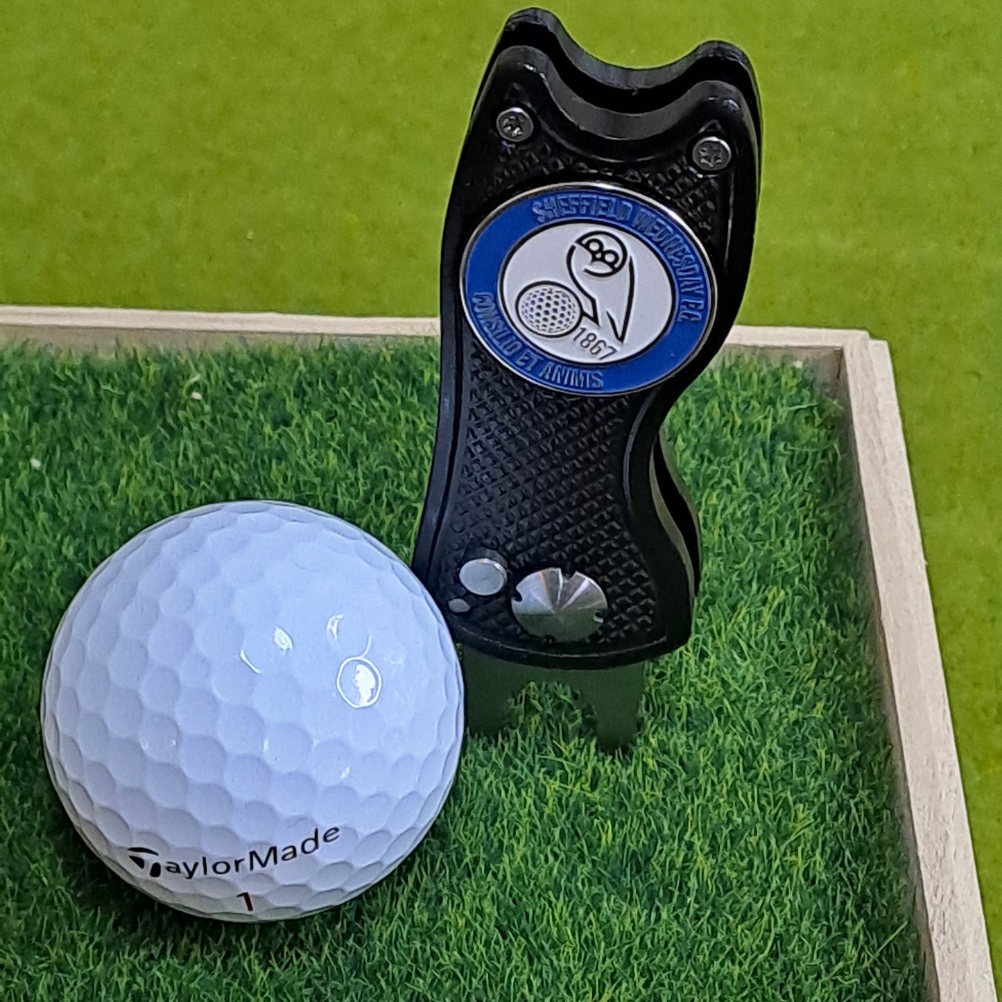 Sheffield Wednesday Golf Ball Marker with Pitch Mark Tool