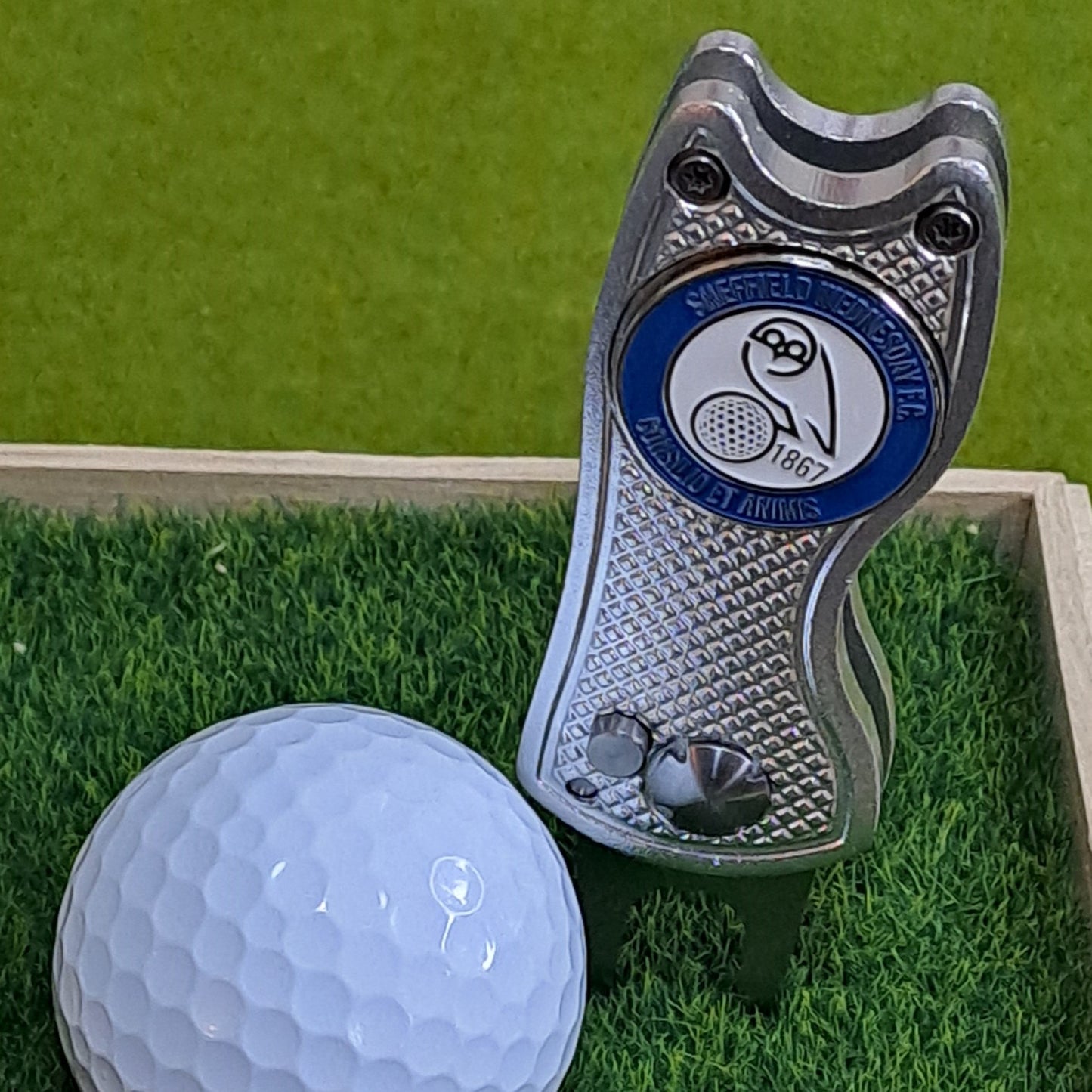 Sheffield Wednesday Golf Ball Marker with Pitch Mark Tool